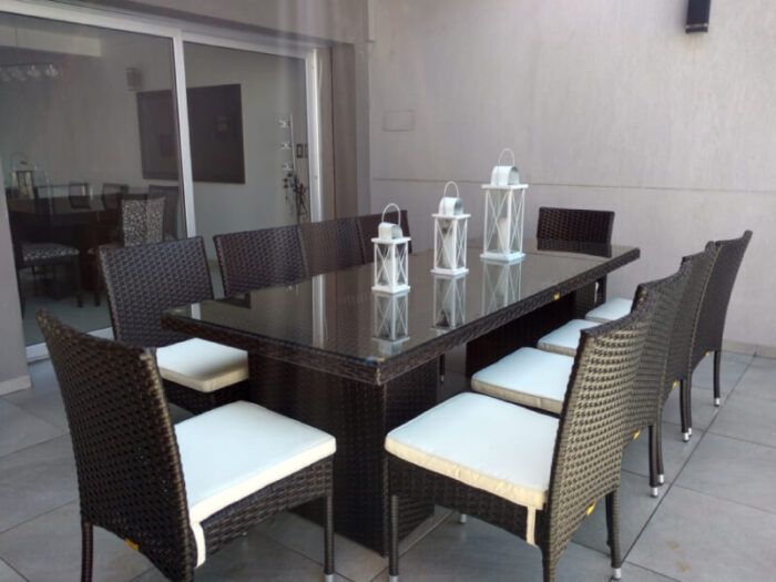 belmont4 Juego de comedor Belmont de 11 piezas en ratán sintético para exteriores