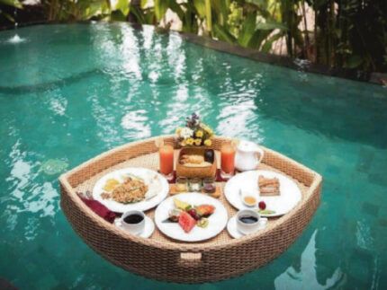 Bandeja flotante Creta de aluminio y ratán sintético para piscina